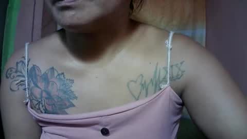 Snapshot of naughtymom_33 chatting on 11-12-25, 08:37 naughtymom_33 online show from 11-12-25, 08:37