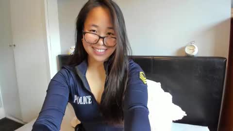 Gigi Chu  online show from 10-31-25, 03:02