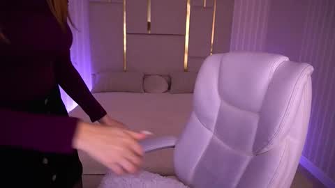 Snapshot of naughtynursevibe chatting on 11-13-25, 07:29 Ur Nurse online show from 11-13-25, 07:29