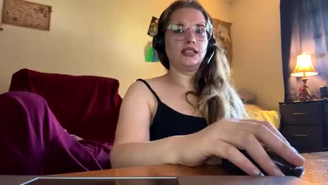 Snapshot of naughtyred25 chatting on 10-20-25, 04:07 naughtyred23 online show from 10-20-25, 04:07