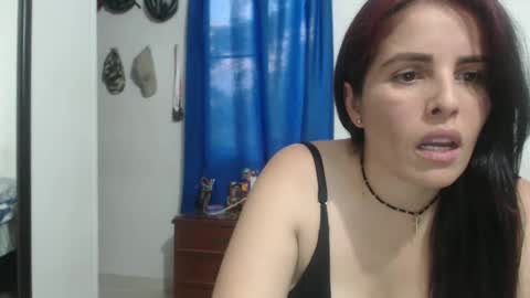 Snapshot of naugthymilf23 chatting on 12-15-24, 09:53 keyra online show from 12-15-24, 09:53