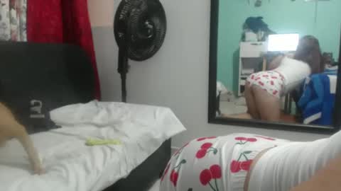 Snapshot of naugthymilf23 chatting on 01-27-25, 01:37 keyra online show from 01-27-25, 01:37