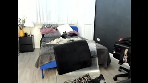 KimBeee online show from 02-15-26, 06:54