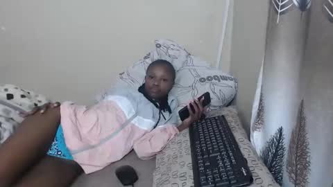 nawtylarissa_ online show from 10-17-25, 07:27