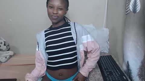 nawtylarissa_ online show from 11-17-25, 11:43