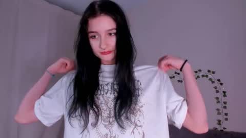 Snapshot of naya_mirel chatting on 02-26-26, 03:00 Kira online show from 02-26-26, 03:00