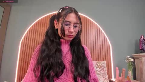 Naye  online show from 10-18-25, 01:19