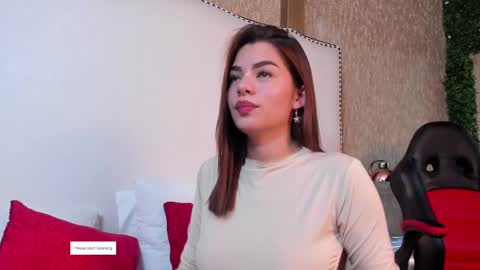 Mia  online show from 09-30-25, 04:17