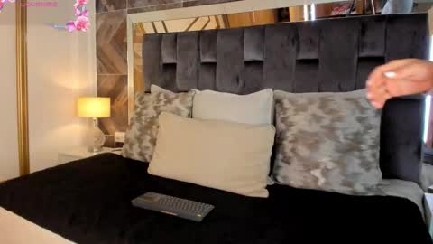    online show from 11-01-25, 01:24