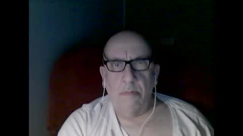Snapshot of needlesslove chatting on 09-18-25, 01:51 Tom online show from 09-18-25, 01:51