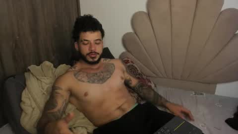 Snapshot of neeii chatting on 10-18-25, 07:36 Nei turn green online show from 10-18-25, 07:36