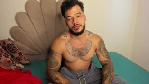 Snapshot of neeii chatting on 10-21-25, 11:11 Nei turn green online show from 10-21-25, 11:11