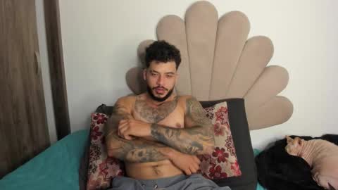 Snapshot of neeii chatting on 10-22-25, 02:12 Nei turn green online show from 10-22-25, 02:12