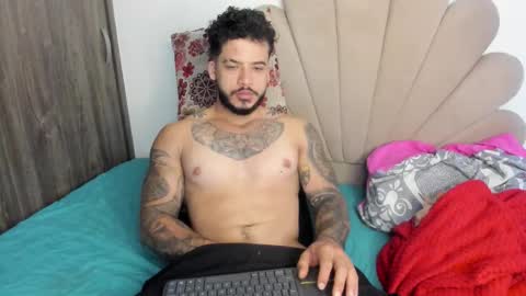 Snapshot of neeii chatting on 10-25-25, 12:23 Nei turn green online show from 10-25-25, 12:23