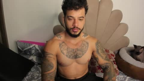 Snapshot of neeii chatting on 11-05-25, 11:10 Nei turn green online show from 11-05-25, 11:10