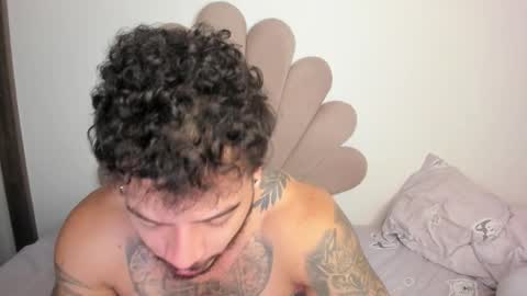 Snapshot of neeii chatting on 11-18-25, 10:52 Nei turn green online show from 11-18-25, 10:52