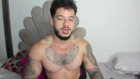 Snapshot of neeii chatting on 11-27-25, 08:38 Nei turn green online show from 11-27-25, 08:38