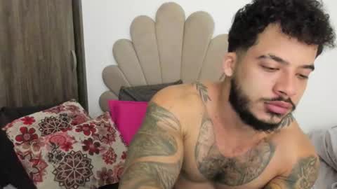 Snapshot of neeii chatting on 12-02-25, 12:49 Nei turn green online show from 12-02-25, 12:49