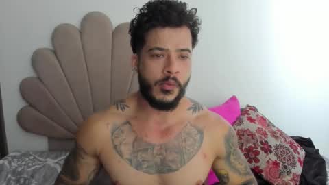 Snapshot of neeii chatting on 12-20-25, 12:34 Nei turn green online show from 12-20-25, 12:34