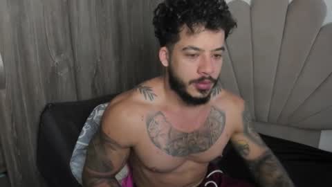 Snapshot of neeii chatting on 12-21-25, 12:23 Nei turn green online show from 12-21-25, 12:23