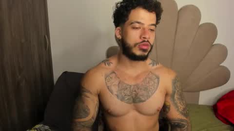 Snapshot of neeii chatting on 01-11-26, 01:43 Nei turn green online show from 01-11-26, 01:43