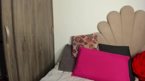 Snapshot of neeii chatting on 02-09-26, 01:20 Nei turn green online show from 02-09-26, 01:20