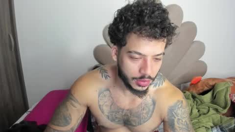 Snapshot of neeii chatting on 02-14-26, 11:40 Nei turn green online show from 02-14-26, 11:40