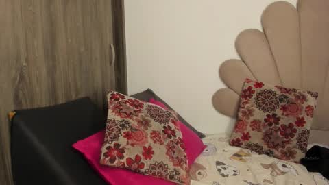 Snapshot of neeii chatting on 02-24-26, 09:13 Nei turn green online show from 02-24-26, 09:13