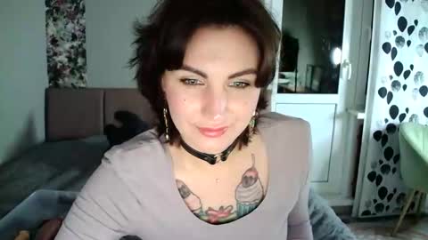 Snapshot of nefertiti_queen chatting on 09-11-25, 09:04 nefertiti_queen online show from 09-11-25, 09:04