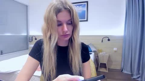 Snapshot of neighbours_love chatting on 12-13-24, 04:49 neighbours_love online show from 12-13-24, 04:49