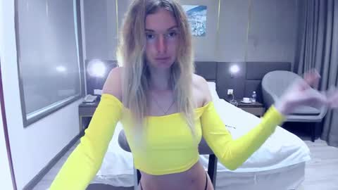 Snapshot of neighbours_love chatting on 12-25-24, 09:24 neighbours_love online show from 12-25-24, 09:24