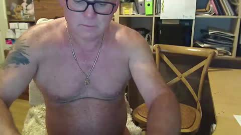 Snapshot of nekkminuttnekkminutt chatting on 12-13-24, 03:54 NECK online show from 12-13-24, 03:54