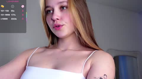 Snapshot of neldaaskins chatting on 02-04-25, 01:56 Lana online show from 02-04-25, 01:56