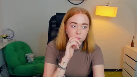 Snapshot of nelliemathers chatting on 11-12-25, 09:14 Nelli online show from 11-12-25, 09:14