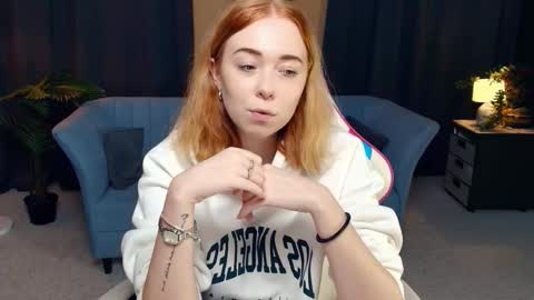 Snapshot of nelliemathers chatting on 11-16-25, 08:36 Nelli online show from 11-16-25, 08:36