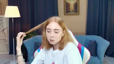 Snapshot of nelliemathers chatting on 11-27-25, 08:55 Nelli online show from 11-27-25, 08:55