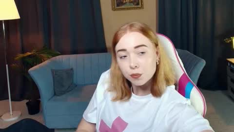 Snapshot of nelliemathers chatting on 11-28-25, 09:06 Nelli online show from 11-28-25, 09:06