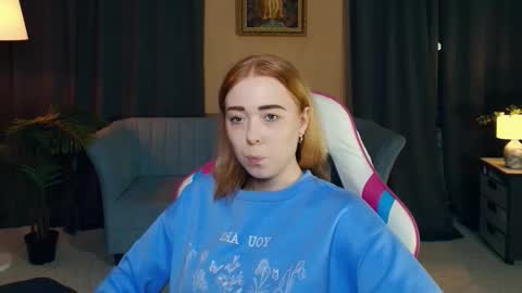 Snapshot of nelliemathers chatting on 12-17-25, 08:48 Nelli online show from 12-17-25, 08:48