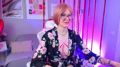 Snapshot of nellloyns chatting on 02-15-25, 04:12 Nelly online show from 02-15-25, 04:12