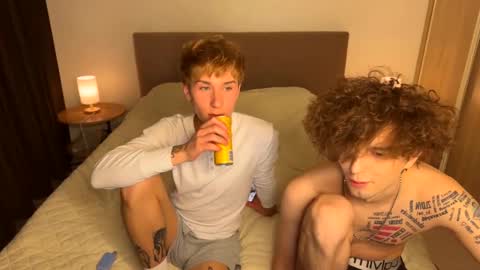 Snapshot of neocbb chatting on 01-10-26, 08:21 LEO and STACY online show from 01-10-26, 08:21