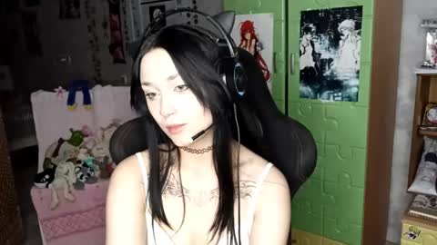 Mia online show from 09-28-25, 10:09