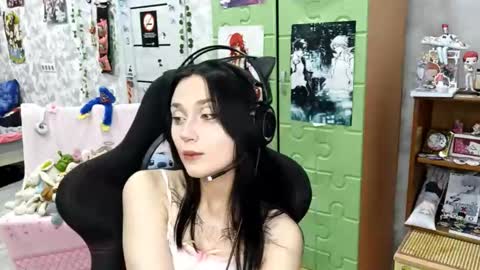 Mia online show from 10-04-25, 10:02