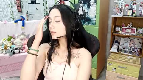 Mia online show from 10-06-25, 10:56