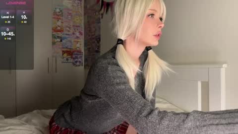 Snapshot of neondemon_ chatting on 04-04-26, 07:00 maeve online show from 04-04-26, 07:00