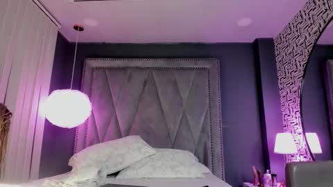 Nessa fox online show from 09-10-25, 11:21