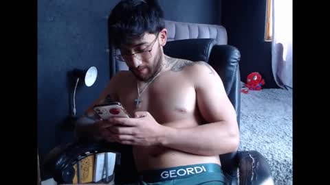 neuttron online show from 11-19-25, 06:41