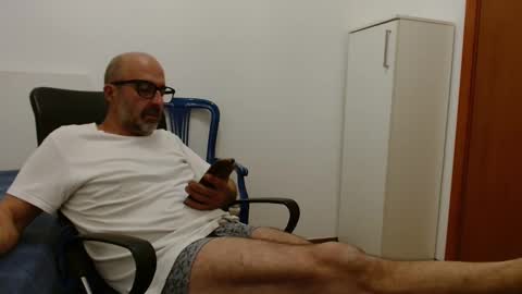 Snapshot of new_simi_74 chatting on 10-10-25, 07:02 simi online show from 10-10-25, 07:02