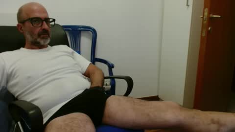 Snapshot of new_simi_74 chatting on 10-15-25, 06:08 simi online show from 10-15-25, 06:08