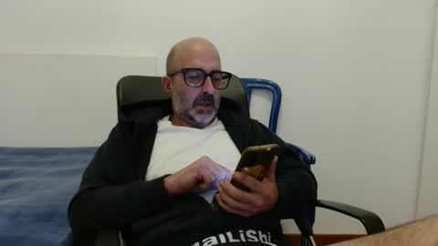 Snapshot of new_simi_74 chatting on 10-25-25, 05:37 simi online show from 10-25-25, 05:37