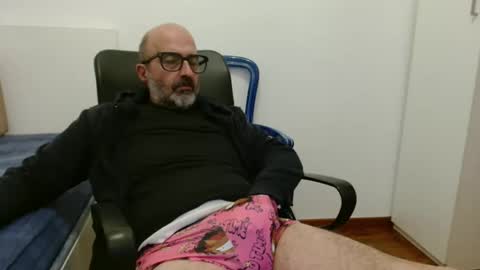 Snapshot of new_simi_74 chatting on 10-31-25, 07:26 simi online show from 10-31-25, 07:26